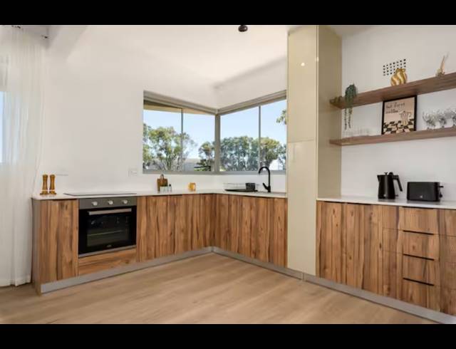 2 BEDROOM APARTMENT TO LET IN GREEN POINT
